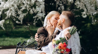 Письменник Павло Вишебаба одружився з блогеркою Анжелікою Кравець