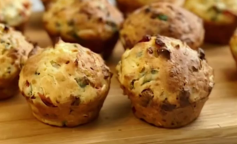 Маффіни з капустою та шинкою, кадр з відео