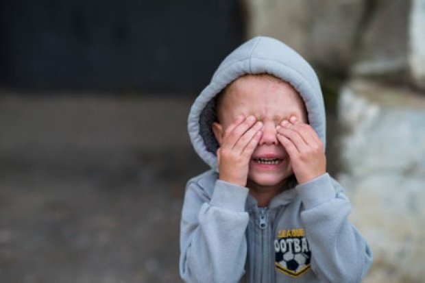 Хлопчики теж плачуть: чому сльози корисні
