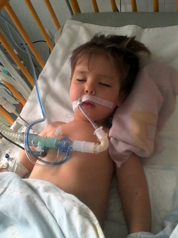Тимур в больнице уже в коме/Фото: Facebook Марины Дворниковой