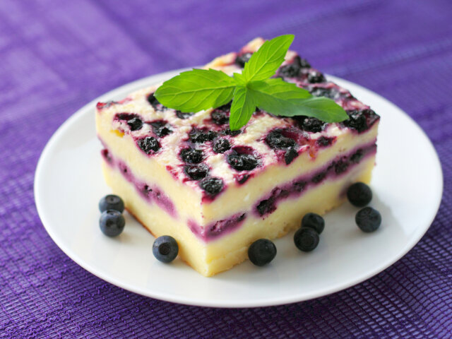 Baked cottage cheese with bad blueberries