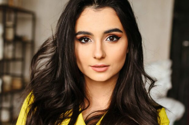 актриса, Анна Тринчер, увеличила губы, критика в Сети