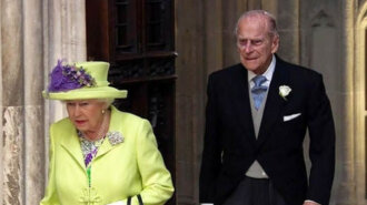 Коронавирус уже в Букингемском дворце: 93-летняя королева Елизавета и 98-летний принц Филипп поспешно покидают резиденцию
