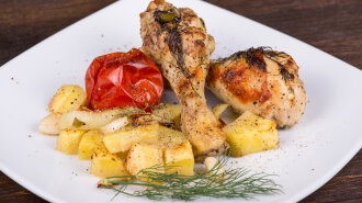 Grilled chicken legs with potato and vegetables