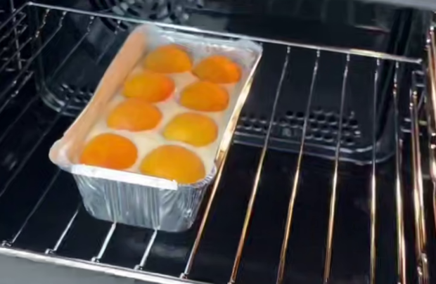 Двоколірна сирна запіканка, кадр з відео