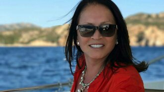 У Мережі з'явилися рідкісні фото Софії Ротару в купальнику на тлі пляжу, пальм і білосніжної яхти