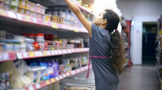 girl-teen-in-supermarket-to-buy-dairy-food-yogurt_eptohvjsl__F0000