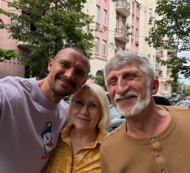 Тарас Цимбалюк із батьками