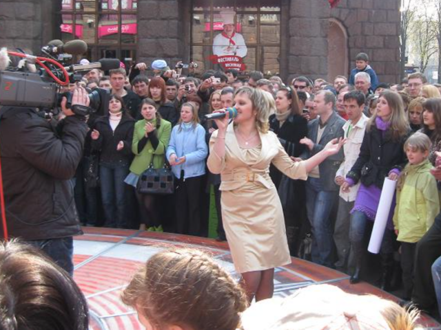 Караоке на Майдане, кадр с видео