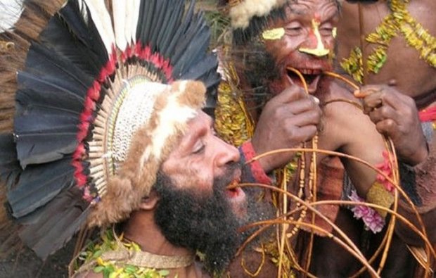 Папуасы пускают кровь
