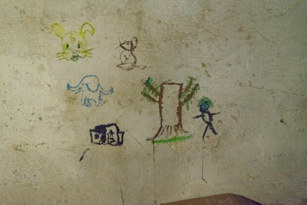 Рисунки детей в школьном подвале с. Ягодное
