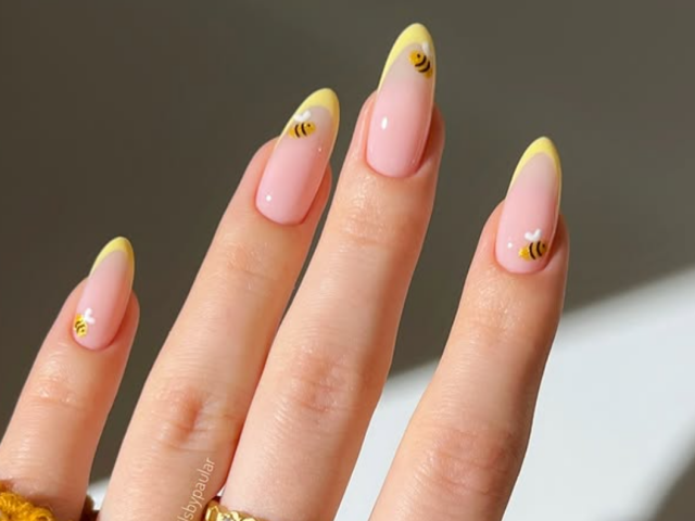 Манікюр, фото із соцмереж