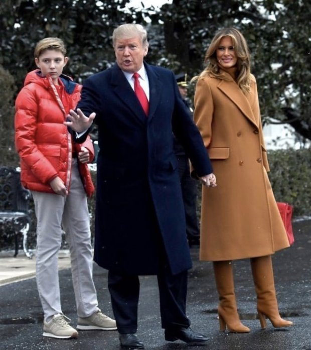 Мелания и Дональд Трамп вместе с сыном покидают Вашингтон
