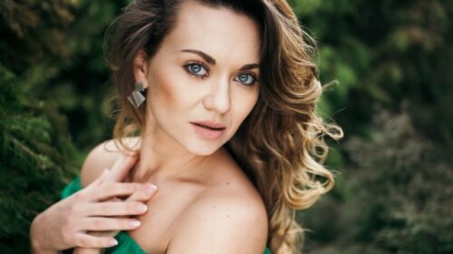 37-річна дружина продюсера "Квартал 95" розпласталася у пікантній позі та показала свої вміння: "Буде смішно"