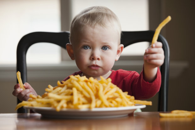 Ожиріння у дітей: чому виникає