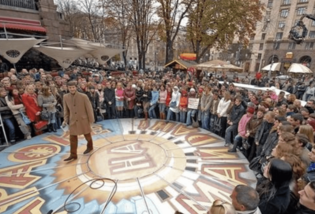 Караоке на Майдане, кадр с видео