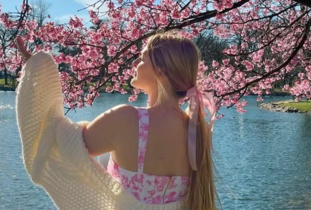 Весна, дівчина, бажання, фото із соцмереж