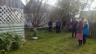 В Житомирской области из-за долгов мужчина расстрелял семью: ребенок чудом остался жив — подробности