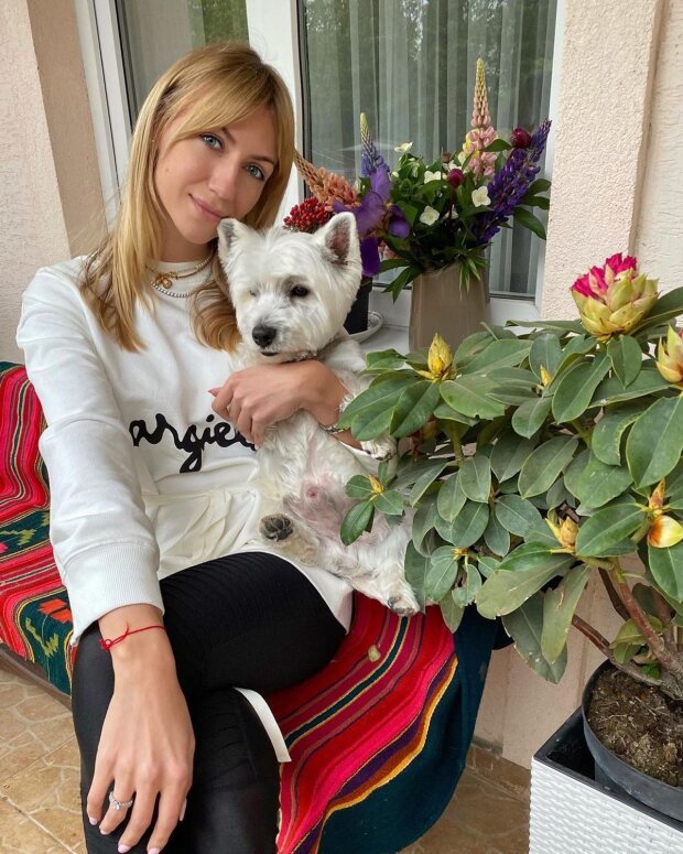Леся Никитюк и ее собачка Рафик