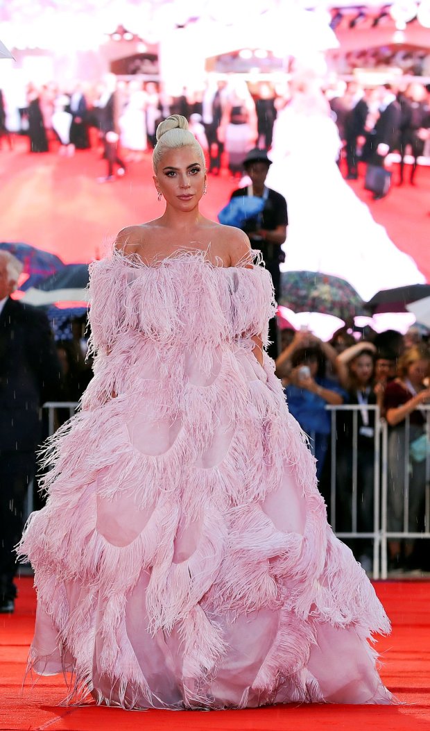 Леді Гага на червоній доріжці венеційського фестивалю 2018