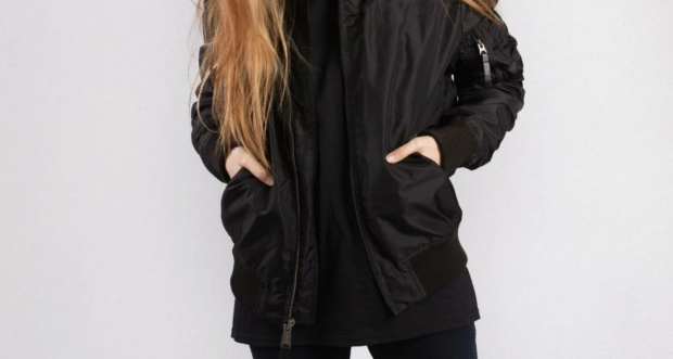 Жінка, модні жіночі куртки на весну 2026