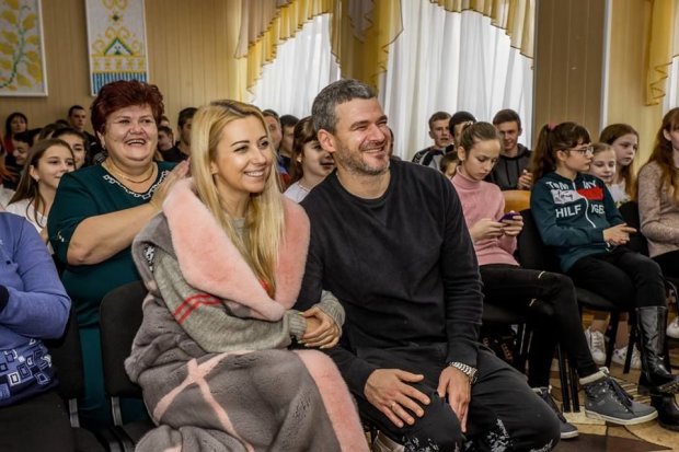 Тоня Матвієнко і Арсен Мірзоян привітали українських школярів з Днем Святого Миколая