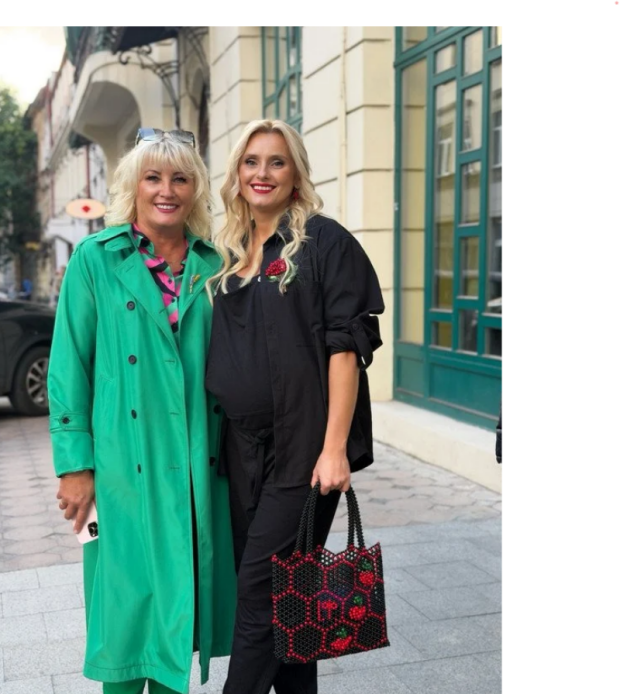 Вагітна Ірина Федишин та її мама