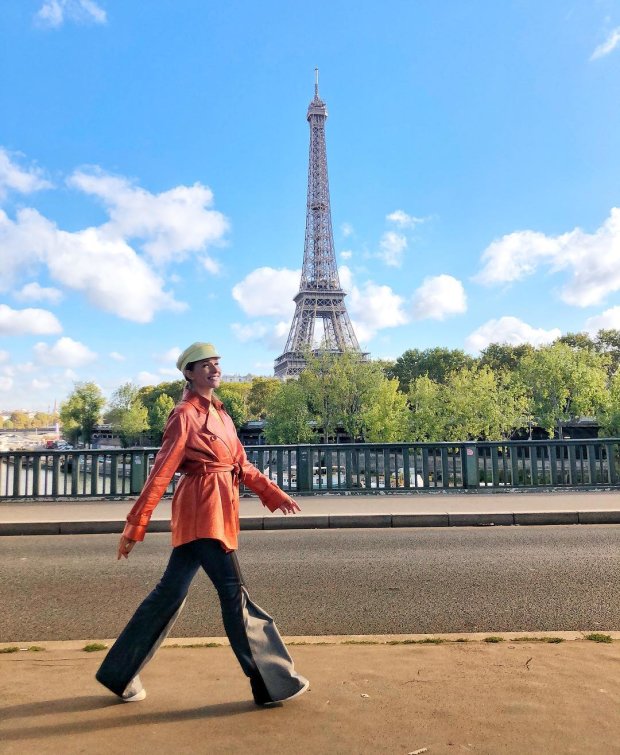 Катя Осадча демонструє вбрання в Парижі