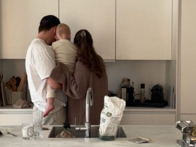 Родини, батьки, дитина, зображення з соцмереж