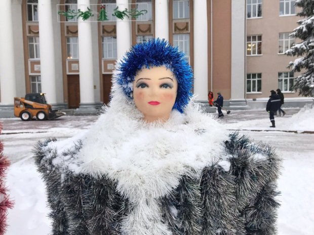 Фігура Снігуроньки викликала здивування у жителів міста