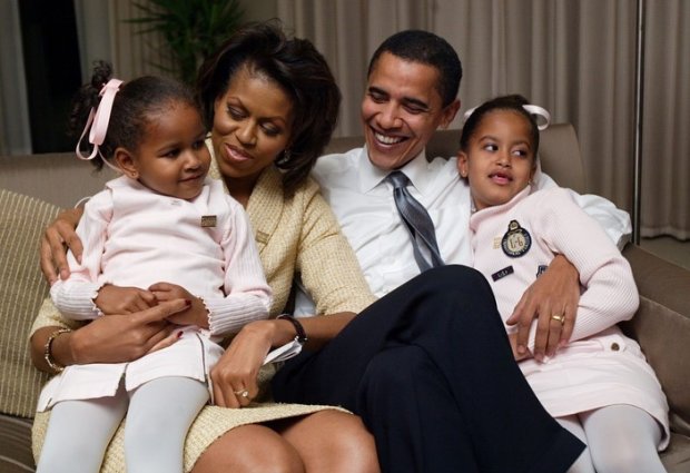 Мишель Обама поделилась архивным семейным снимком