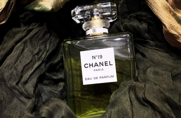 Chanel No.19
