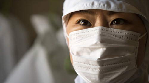На межі своїх сил: лікарі всього світу показали свої обличчя після носіння спеціальних масок (ФОТО)