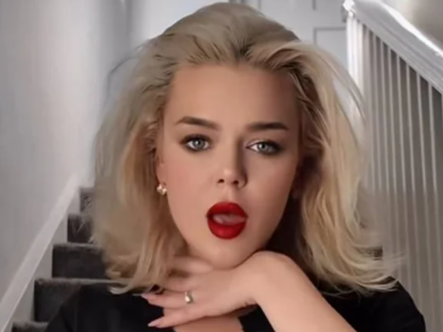 Аліна Гросу, кадр з відео