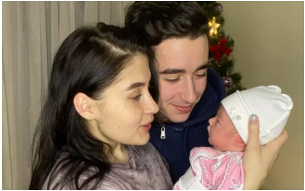 Жена Романа Сасанчина показала их бессонные ночи с новорожденной доченькой