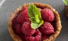 Кошички з ягідною начинкою, кадр з відео