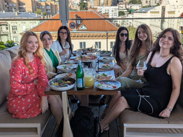 Красиві дівчата, зображення: clutch.net.ua