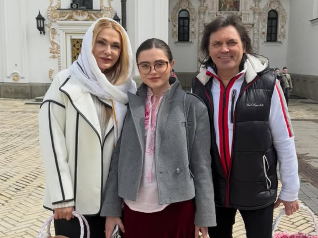 Ольга Сумська та Віталій Борисюк з донькою, фото з соцмереж