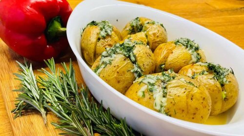 Суперсмачний рецепт запеченої картоплі з сиром та часником - легко і швидко