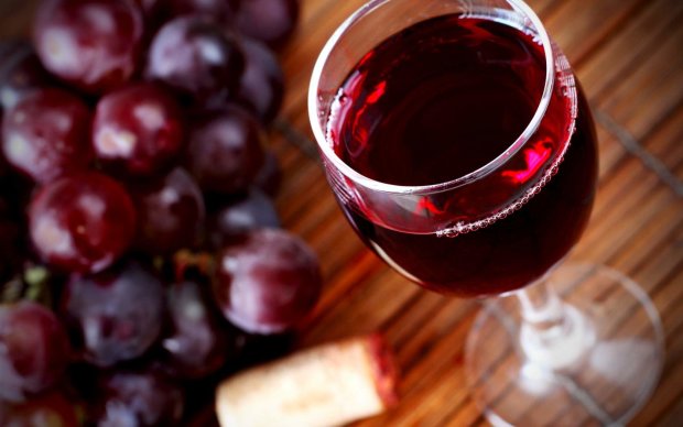 Медики не рекомендуют пить более 200 мл вина в день