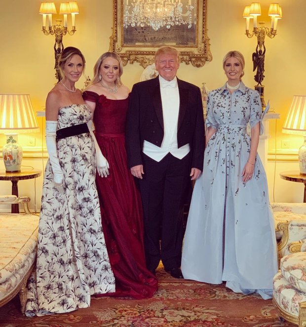 Дональд Трамп с дочерьми и невесткой