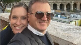 Осадча в модній стьобаній куртці показала, як гуляє з Горбуновим по Риму - вона позує, а він знімає (фото)