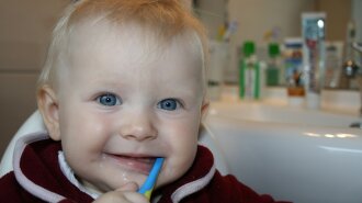 Як доглядати за зубами дитини: ТОП-5 порад доктора Комаровського