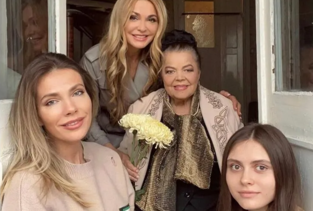 Ольга Сумська х мамою, та доньками, фото з соцмереж