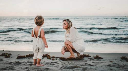 twyla+jones+photography+-+treasure+coast+florida+-+mother+son+at+the+beach—8