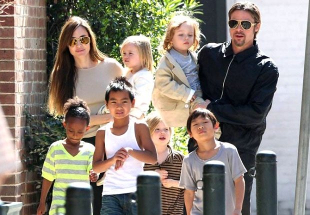 Анджелина Джоли и Брэтт Питт с детьми