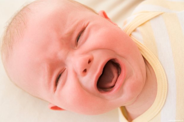Как успокоить плачущего малыша: действенные советы