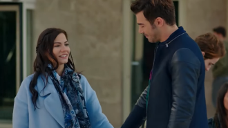 Закохані, кадр з серіалу "Запах полуниці" (тур. Çilek Kokusu)