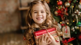Что подарить детям на Новый год 2020: идеи подарков на любой возраст