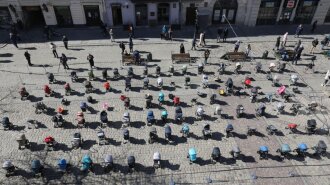 109 пустых колясок: во Львове провели акцию в память об убитых россиянами детях (фото)